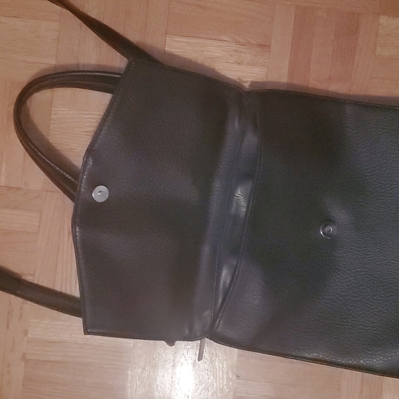 Matt & Nat Vegan Leather Black Purse - Picture 3 of 4